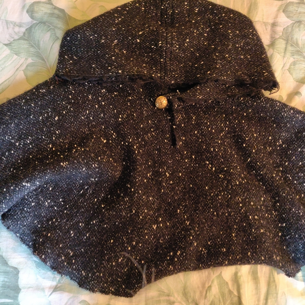 Wool capelet - Picture 1 of 2